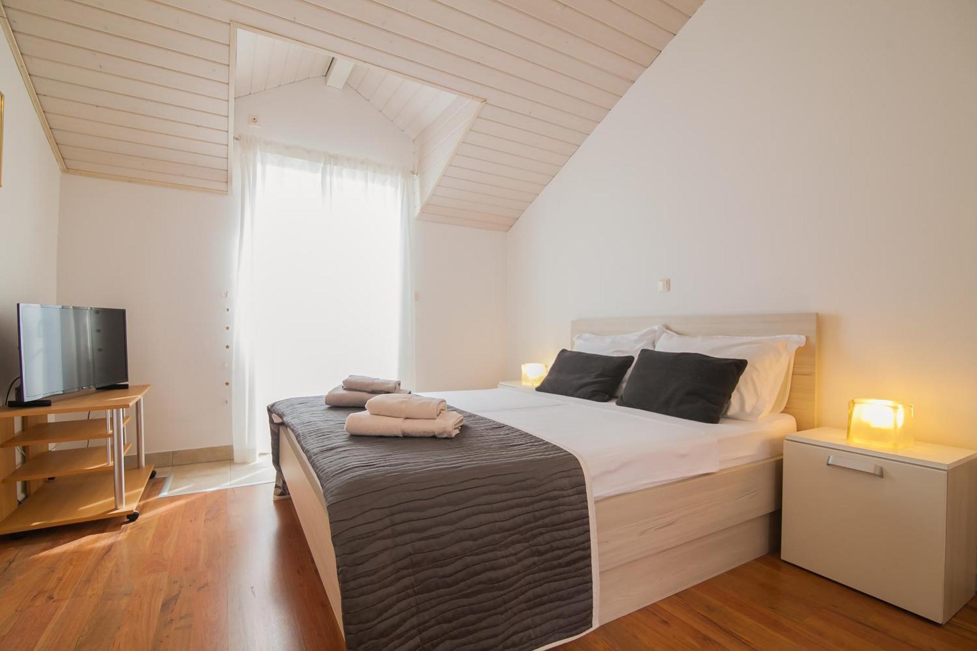 Helvetia Sunny Apartments Bol Exteriör bild